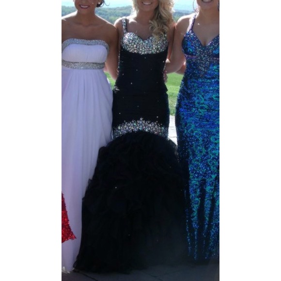 PROM DRESS - Picture 5 of 8